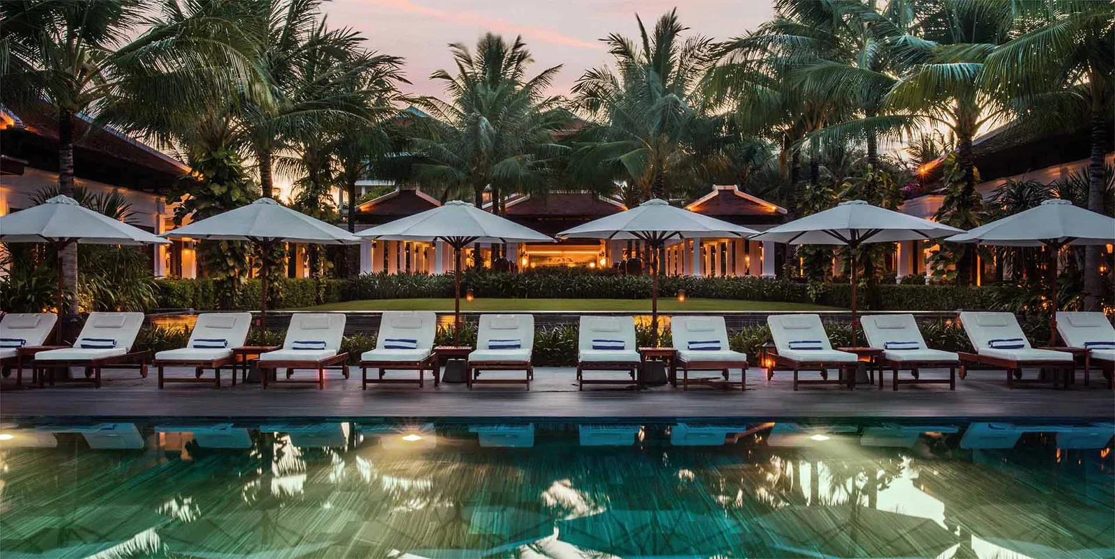 Unawatuna Beach shoreline